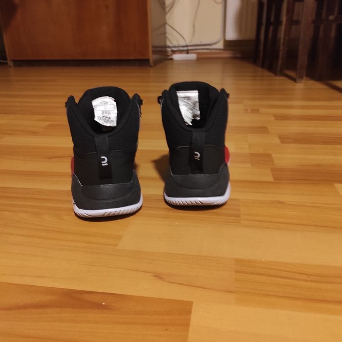 Adidași de baschet mărimea 39