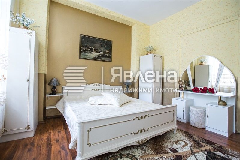 Дава се под наем Етаж от къща в Варна, Център - 190 кв.м за 1050 € - Снимка #3
