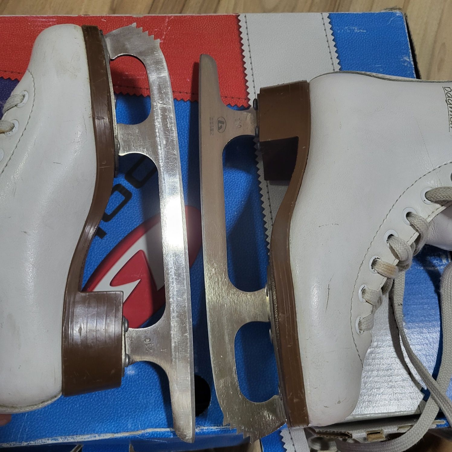 Коньки фигурные Botas