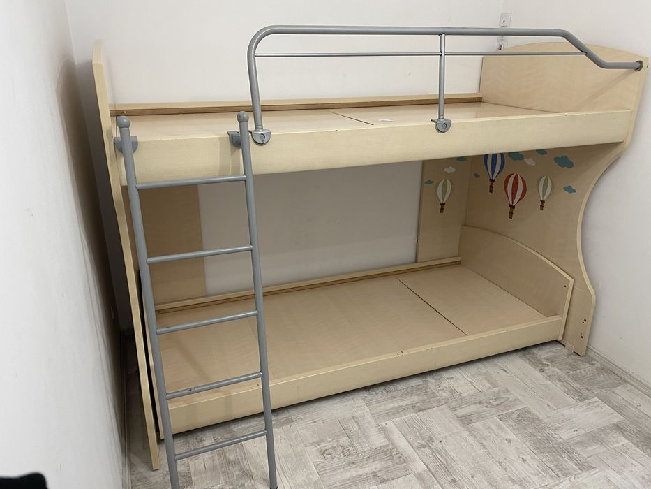 Pat suspendat pentru cameră copii