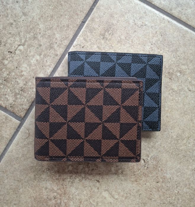 Vand portofele stare noua