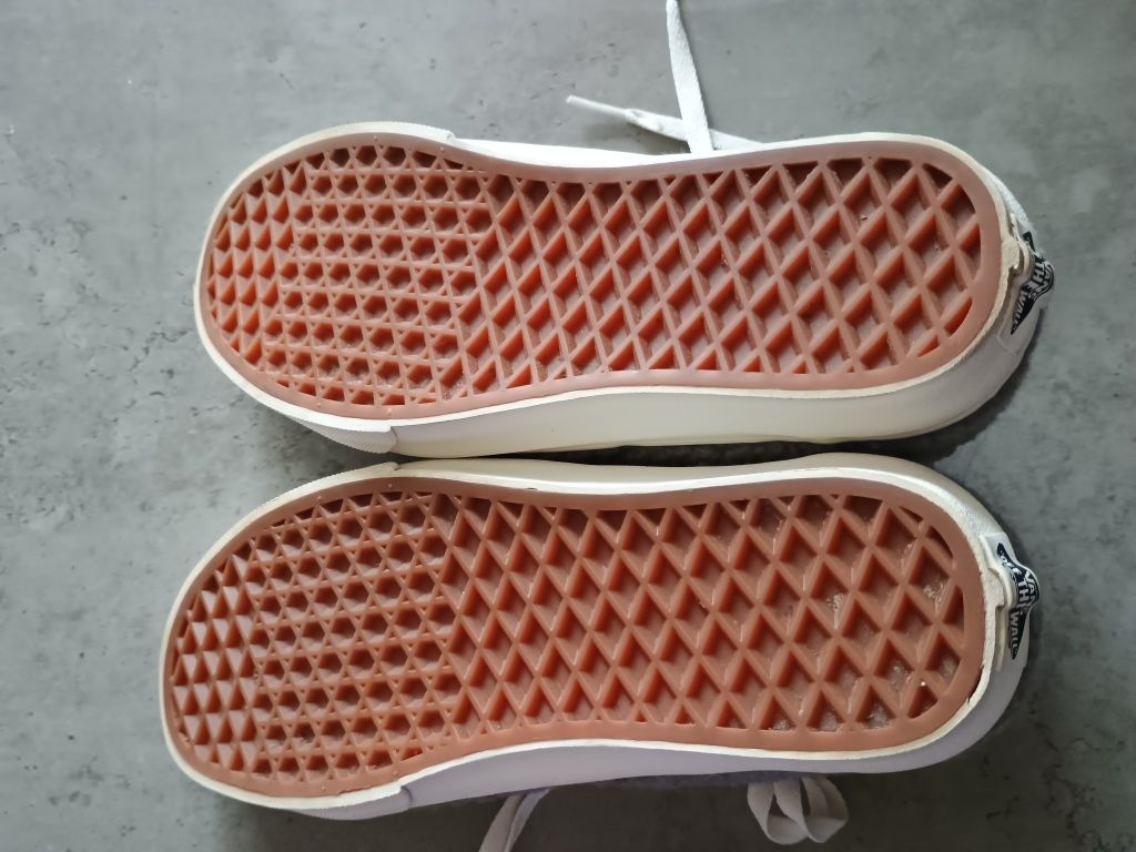 Vând Vans-uri "Blana de mieluț" :) măsură 36 EU