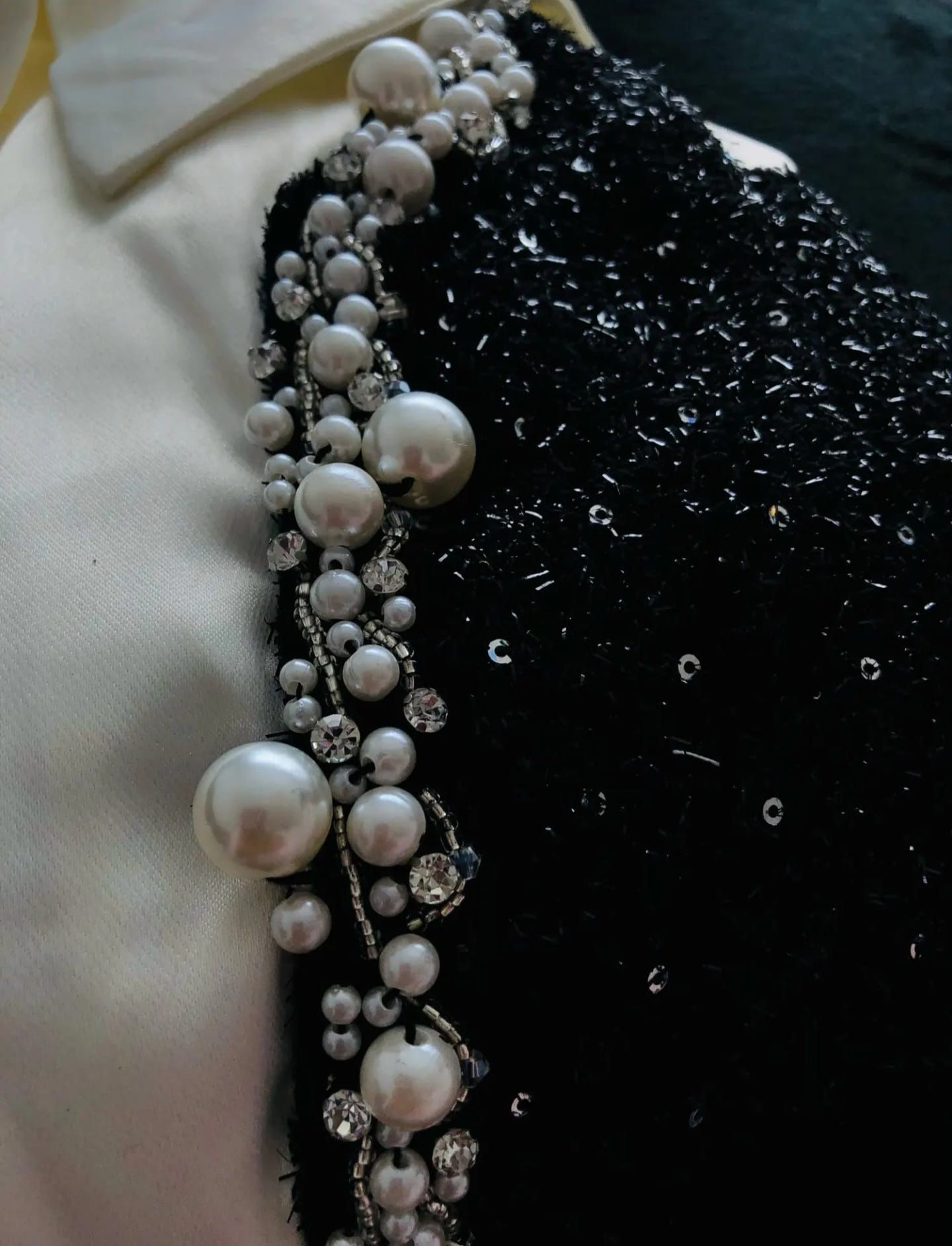 Rochie eleganta cu perle și pietre