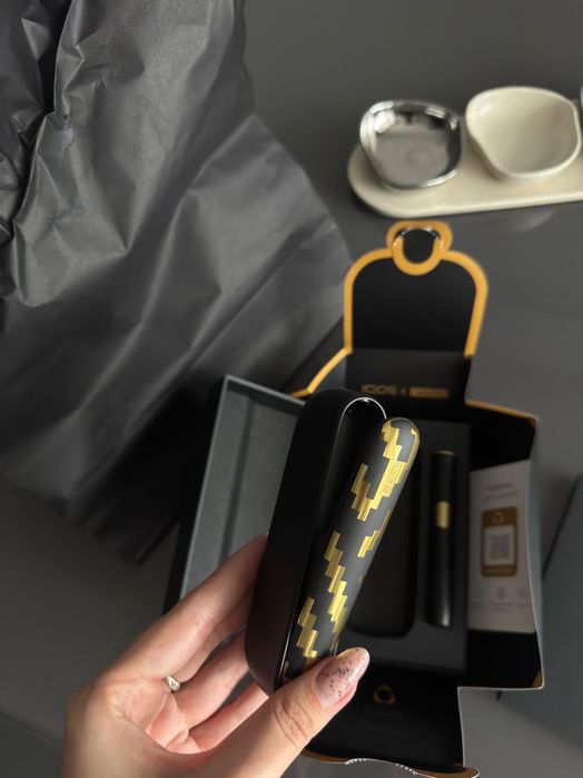 Iqos ILUMA i x Seletti Limited Edition