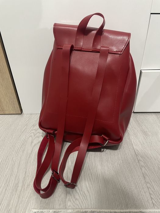 Червена дамска раница