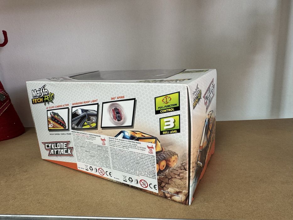 Количка с дистанционно управление Танк Cyklone Attack Radio/C