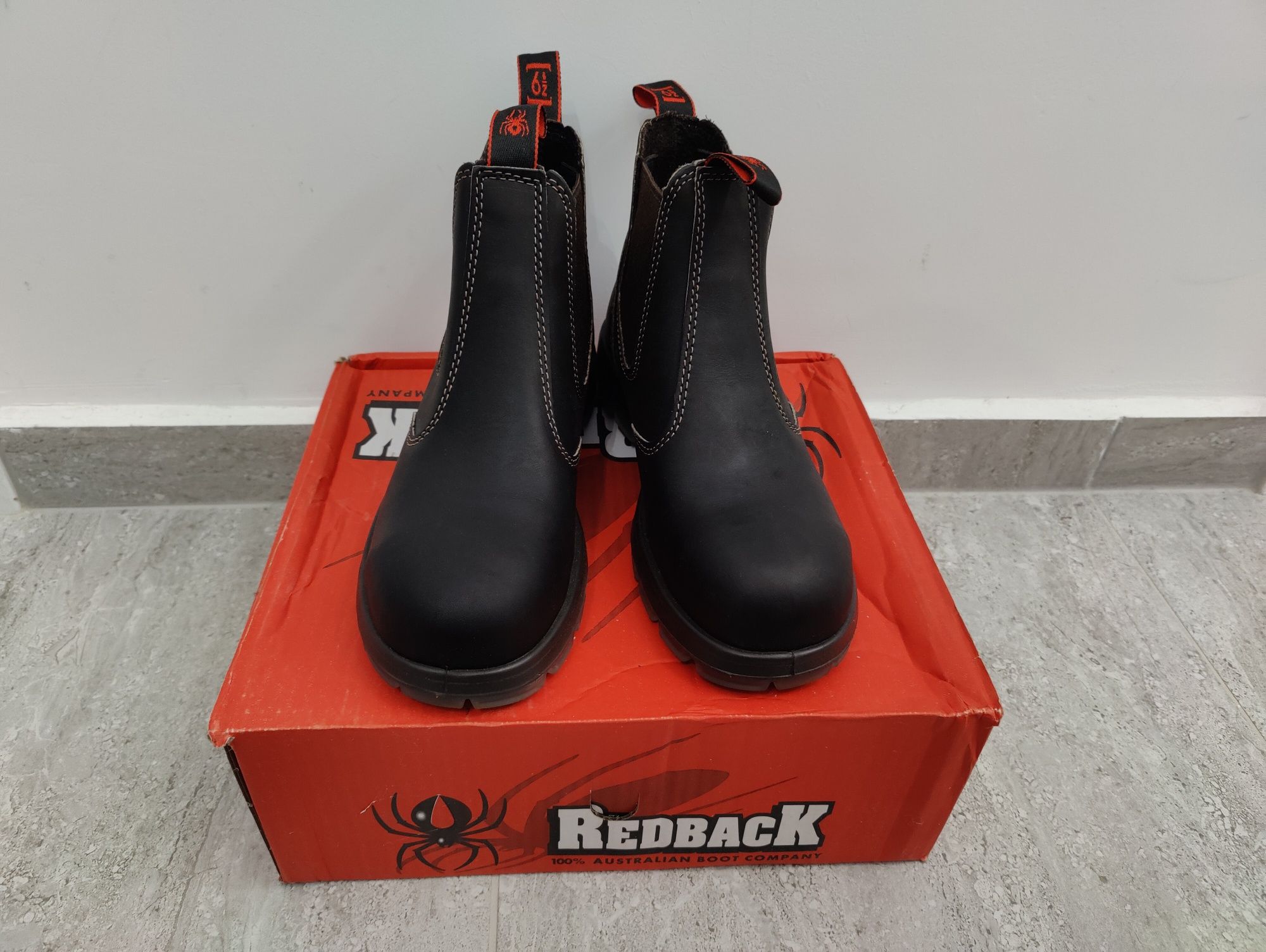 Bocanci de piele REDBACK EU 43 & 43,5 cu bombeu