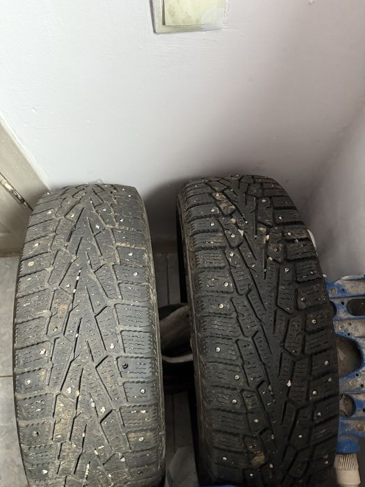 Продам две зимних шин