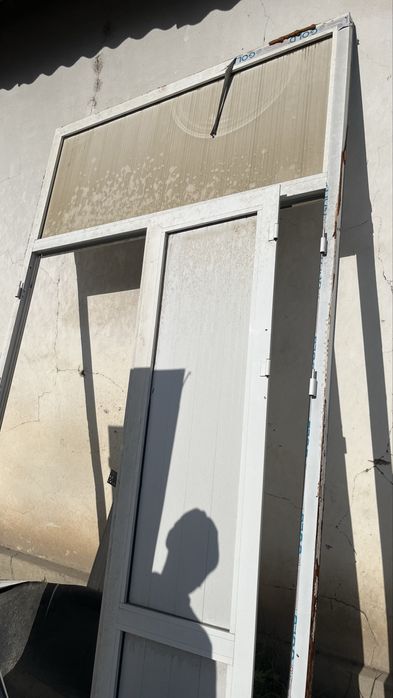 Продам пластиковый дверь