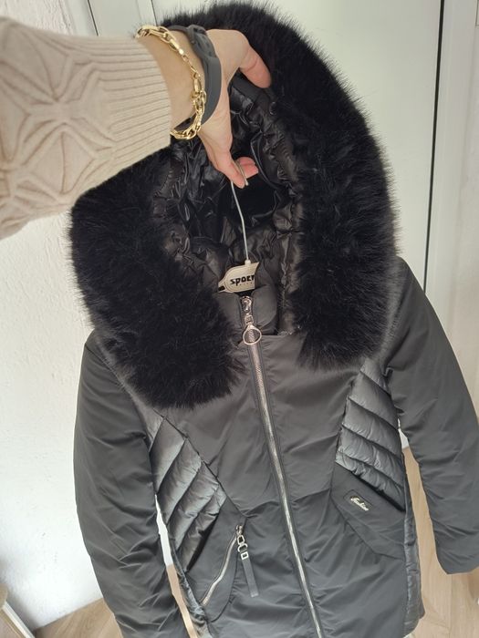 Дълго ,черно ,зимно яке