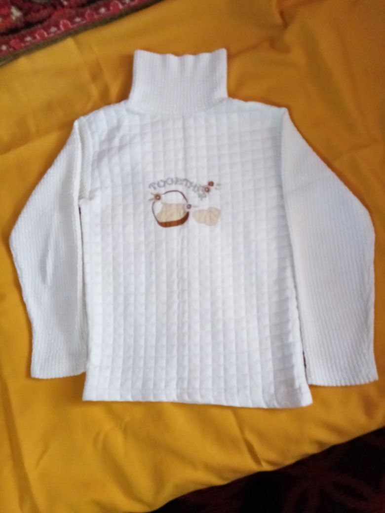 Продаётся детский свитер-водолазка