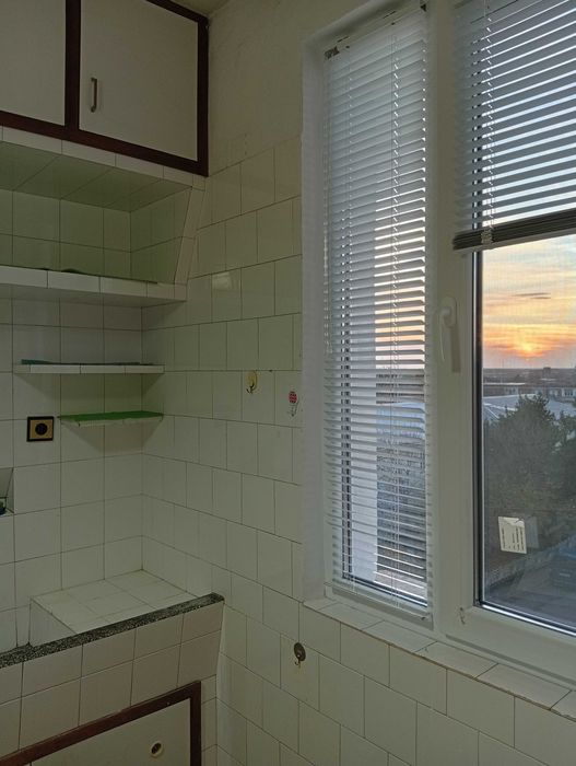 Давам под наем апартамент две стаи +бокс, обзаведен в добро състояние