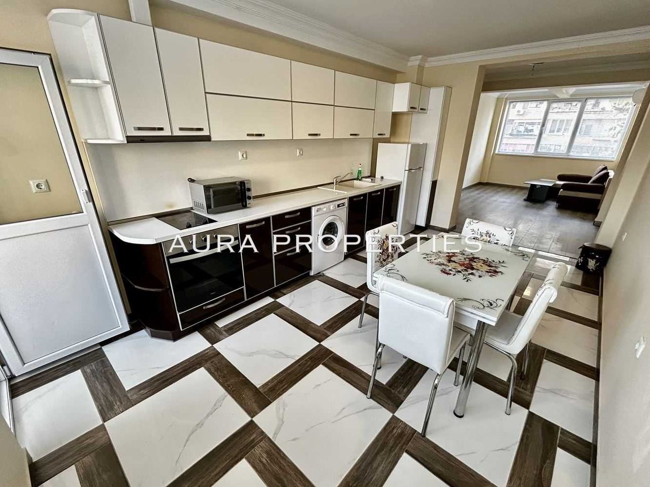 Дава се под наем Тристаен апартамент в Разград, Лудогорие - 81 кв.м за 408 € - Снимка #1