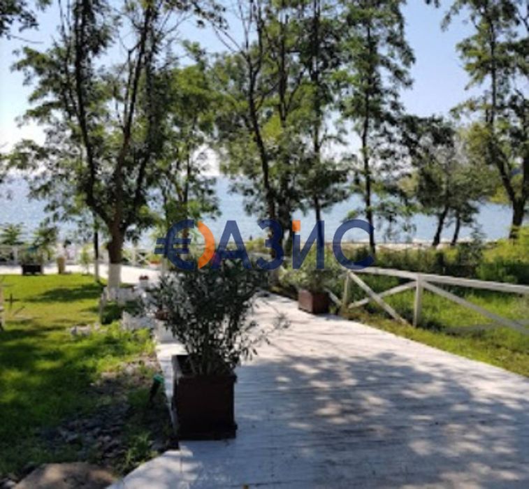 Студио на първа линия море В нов комплекс "Лазурен бряг", Черноморец,