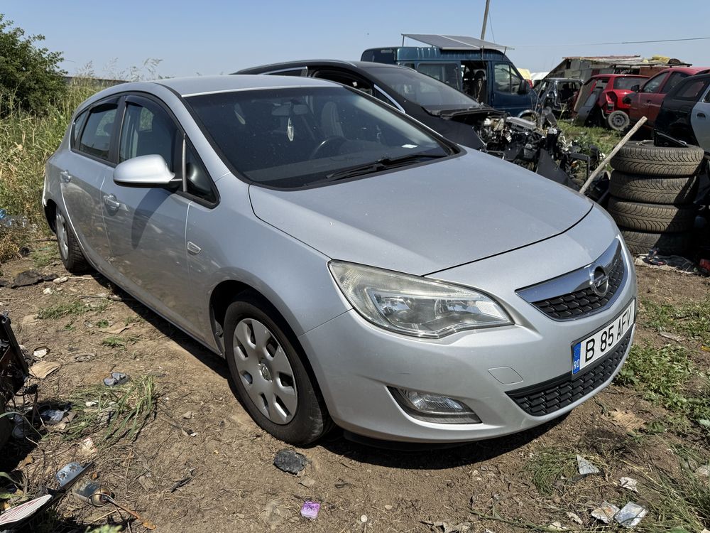 Dezmembrez opel astra j 1.7 cdti hatchback 81 kw