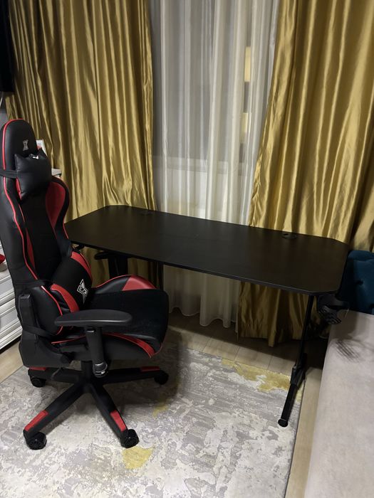 Birou si scaun gaming