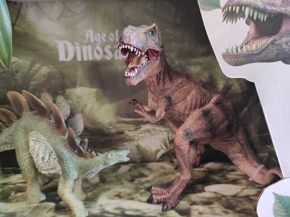 Набор динозавров (Тираннозавр + Кентрозавр)