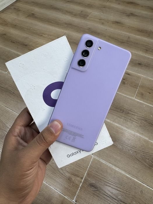 Samsung S21 fE  5G 8/256 ideal karobka srochna sotiladi