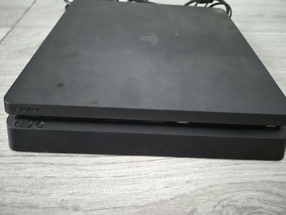 PlayStation 4 + 1 controller + 5 jocuri