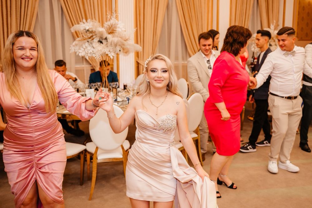 Vand rochie facuta pe comanda