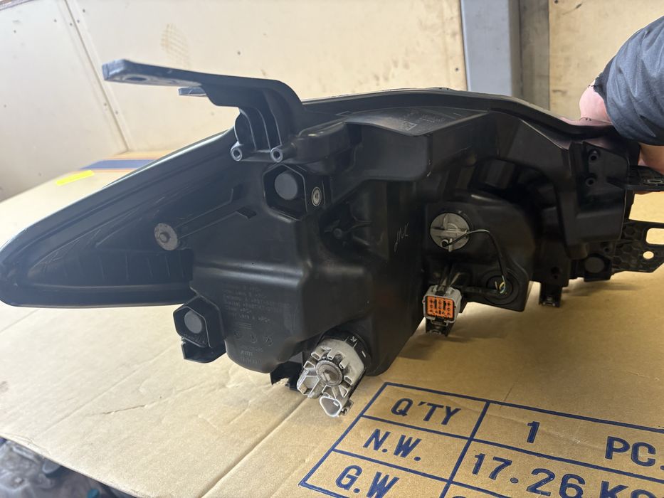 Suzuki Sx4 s-cross 2018 година Ляв Лед Фар Led