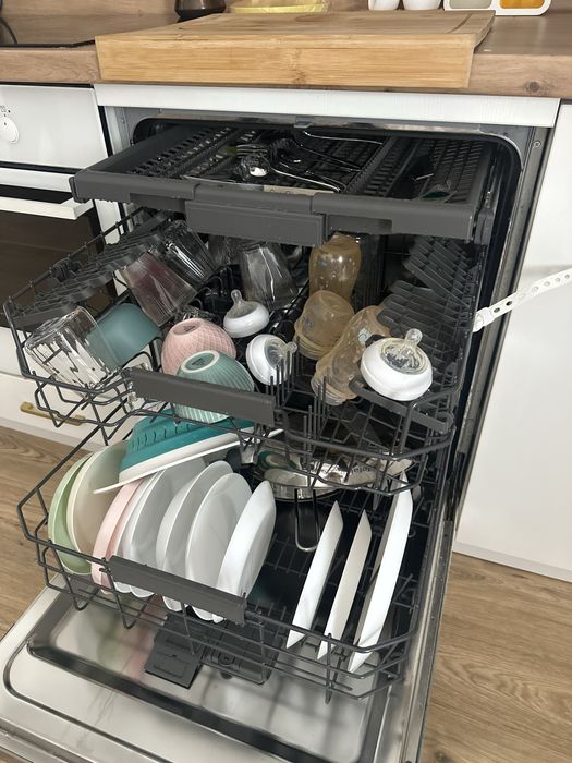 Masina spalat vase Whilpool 6th Sense