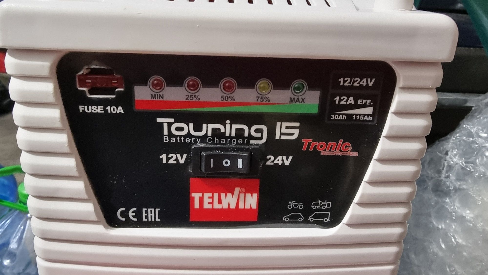 Зарядно за акумулатори Telwin 12/24v