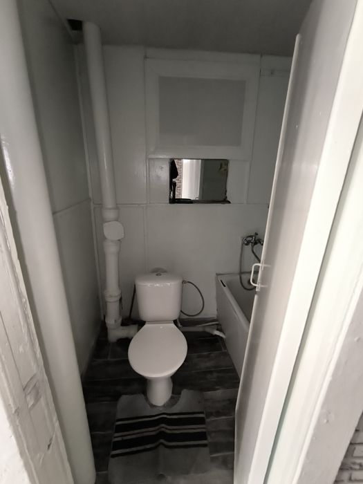 1 ком квартиру Спутник 8. Второй этаж. 32 м2 акфа. В деревянном доме.