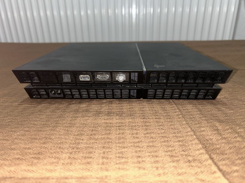 Vand Playstation 4 in stare buna..