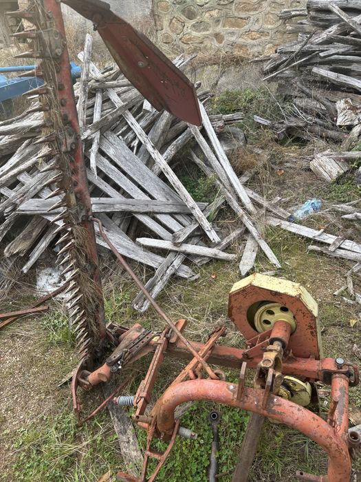 Dau troliu forestier plug pp3 si cositoare dupa tractor