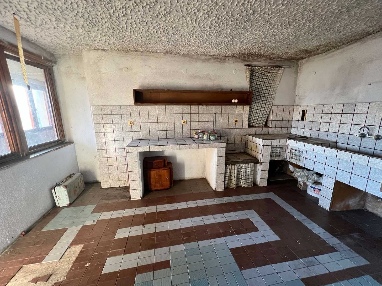 Триетажна Тухлена Къща по БДС в село Здравец - 8660