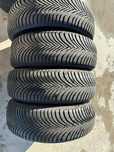 vând 4 anvelope 215/65/17 Michelin de iarnă ca noi