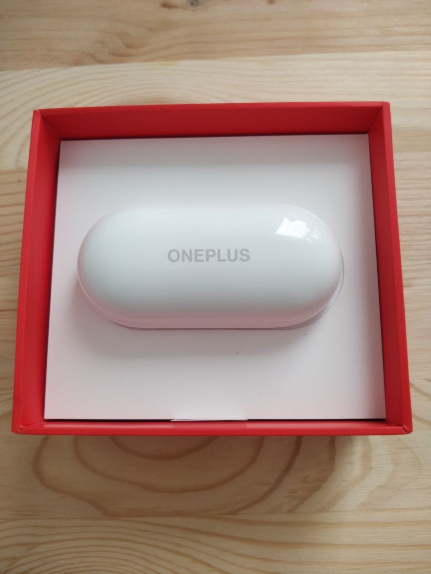 Кейс для наушников OnePlus Buds Z - White новый в упаковке.