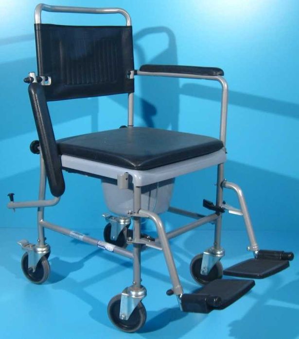Scaun/carucior handicap cu WC (toaleta) si roti