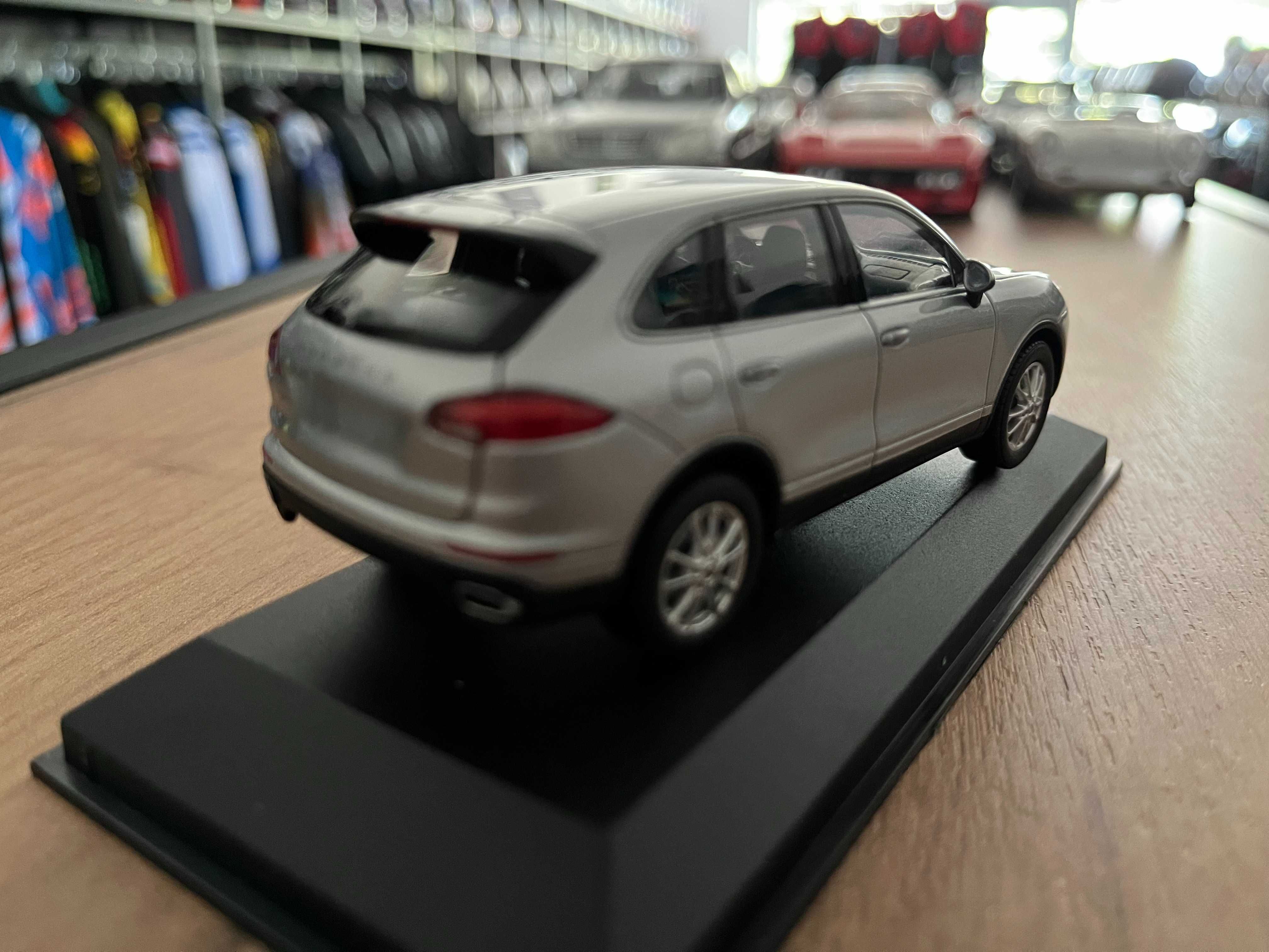 Метална колекционерска количкa MINICHAMPS  PORSCHE CAYENNE  мащаб 1:43