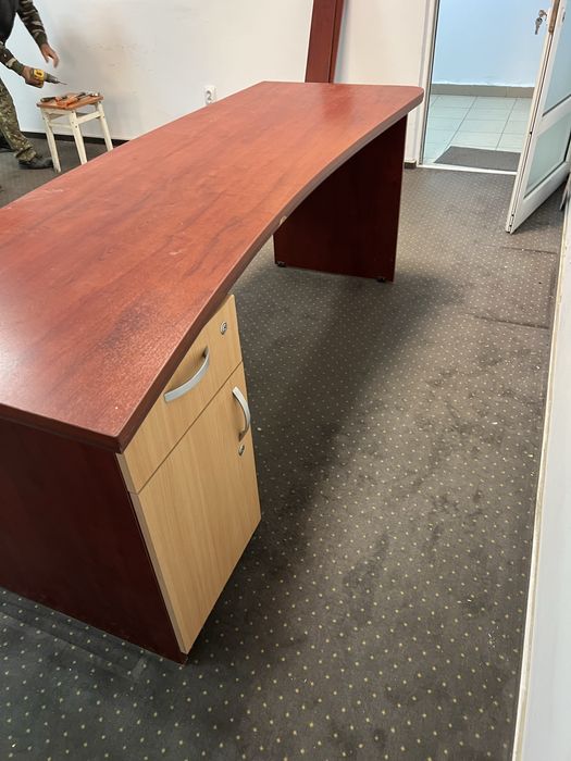 Birou si corp dulap + suspendate