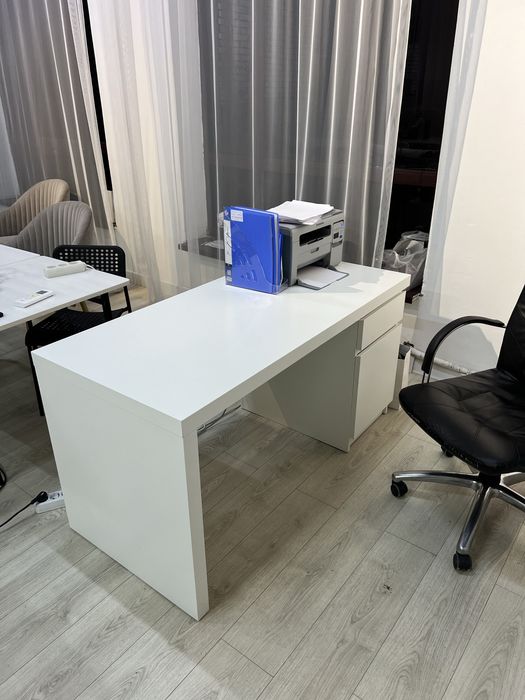 Офисный стол + кресло