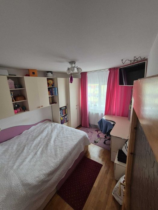 Vand apartament 3 camere Detunata