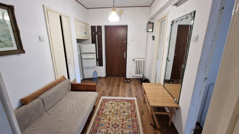 Închiriez apartament renovat 2 camere decomandate