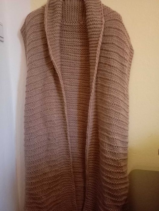 Cardigan lung tricotat manual