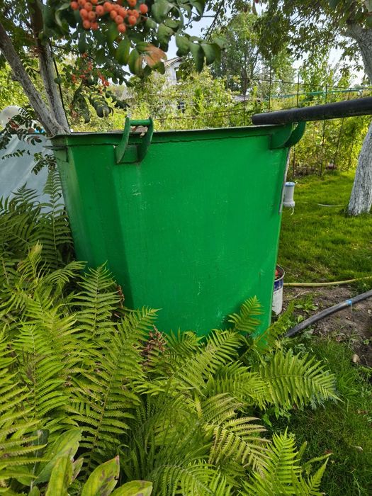 Баки под мусор б/у