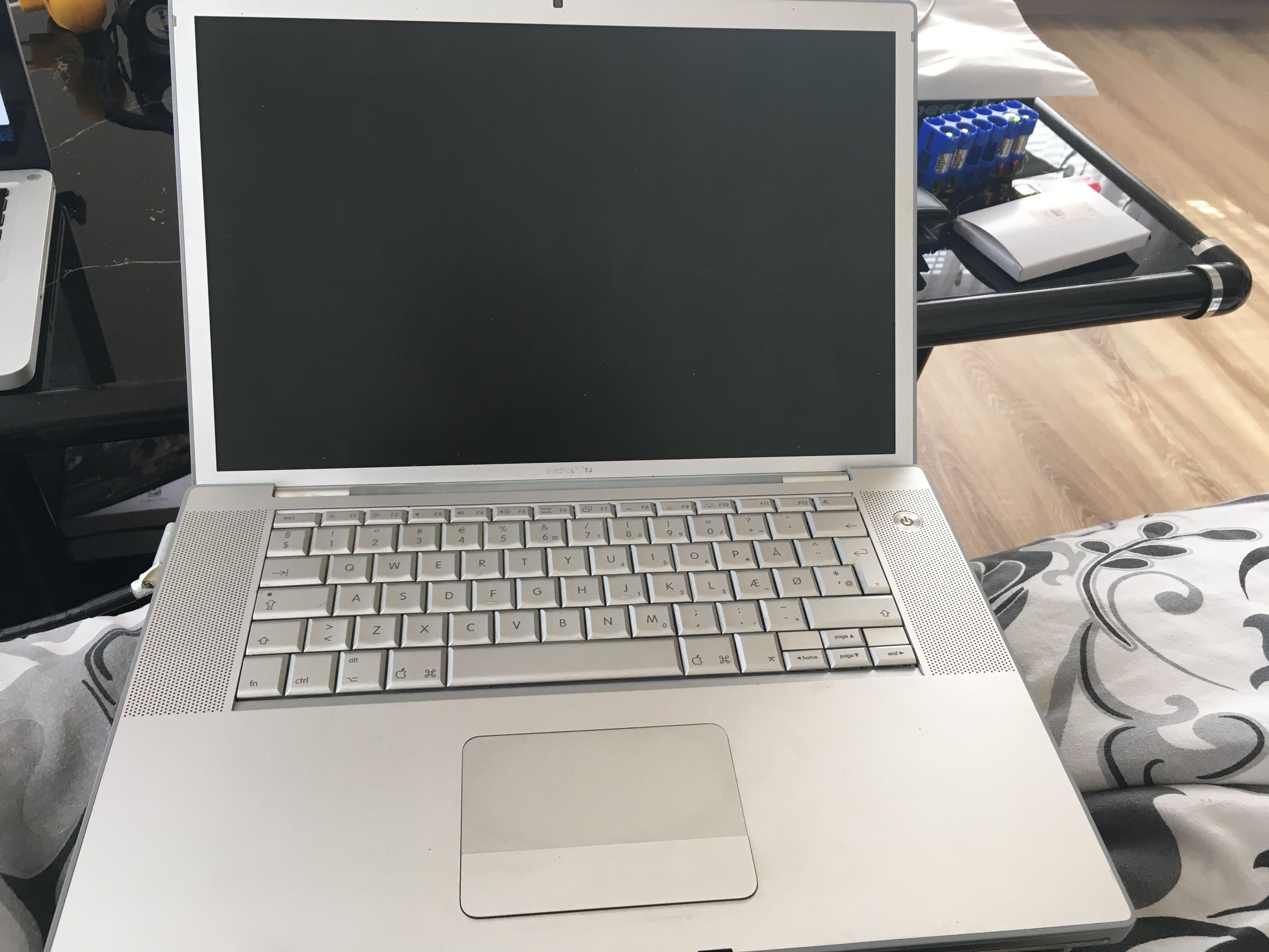 Macbook pro 15 inch 2006 за части