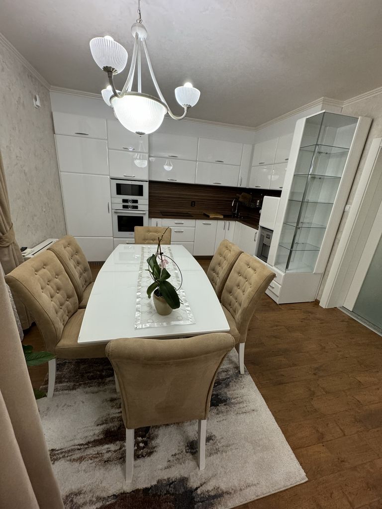 Дава се под наем Тристаен апартамент в Варна, Виница - 125 кв.м за 765 € - Снимка #1