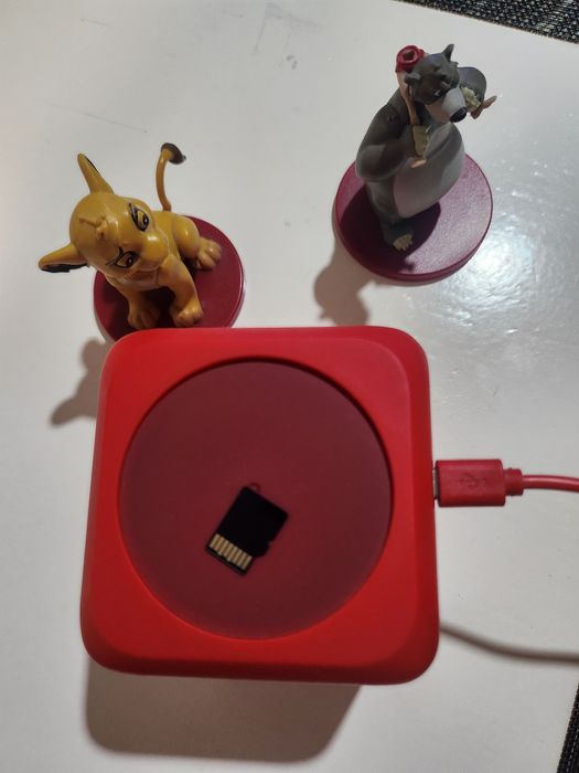 Дисни колонка с кабел