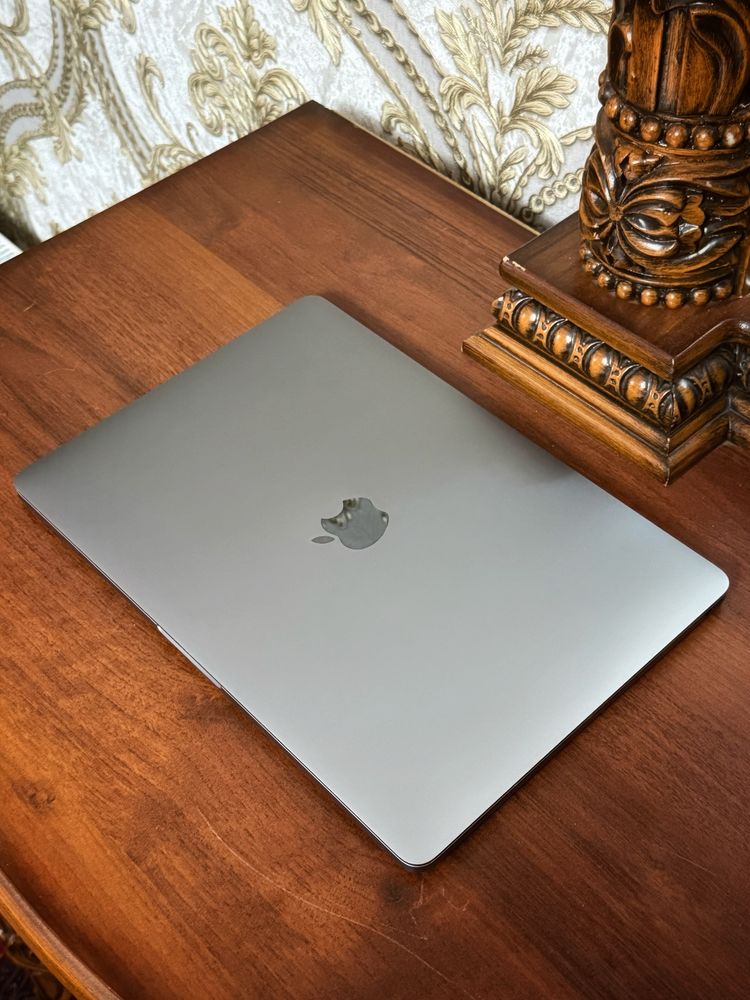 MacBook Pro M2 | 8GB RAM / 256GB SSD | Идеальное состояние