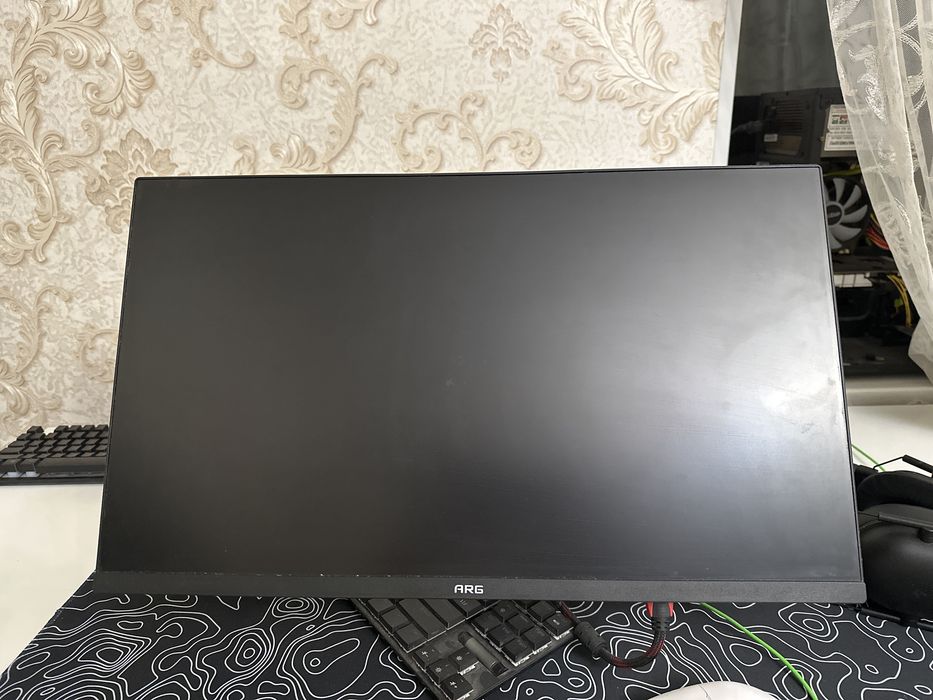 Монитор ARG 100гц вместе с кронштейном