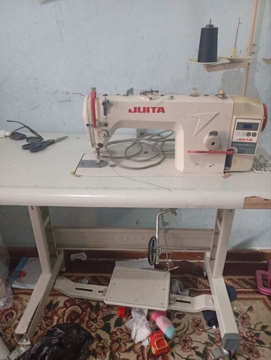 Arzonga Juita tikub moshinasi