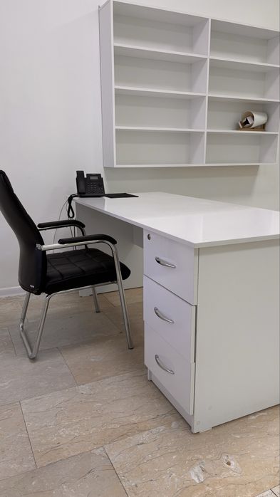 Продается стол с креслом