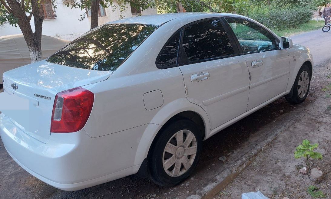Avtomobil sotiladi Gentra 1.5 2 Pozitsiya Kichik pyatnosi bor:)