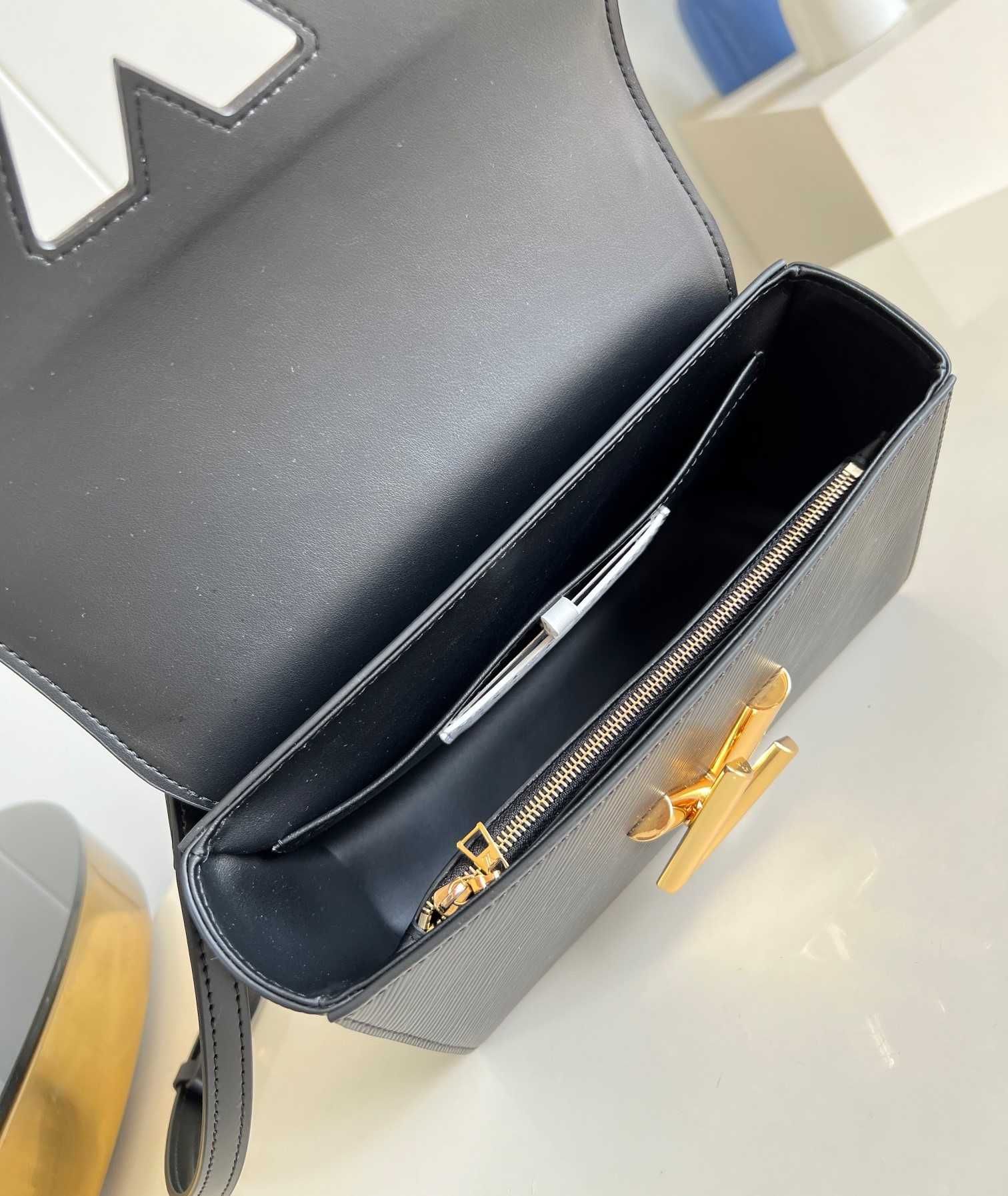 Geanta LV Louis Vuitton Twist 23 cm, Premium